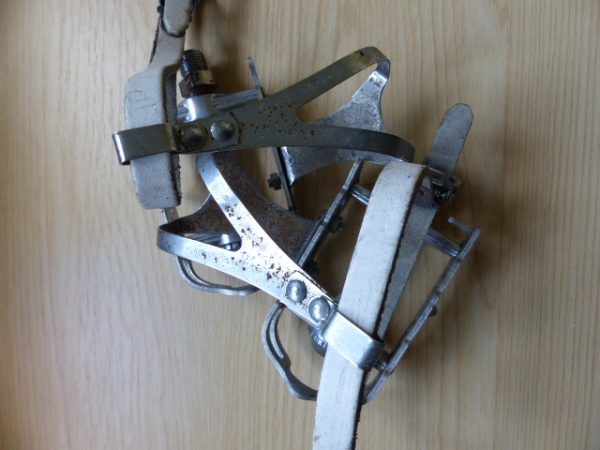 SR SP-100 cycle pedals with toeclips and straps