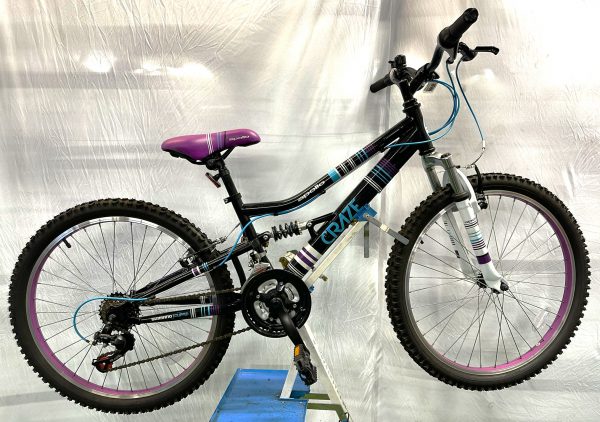 Image of the refurbished Apollo Craze, 24" Wheel Childs Mountain Bike for sale